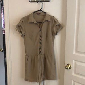 Burberry safari romper shorts size Med  fits small